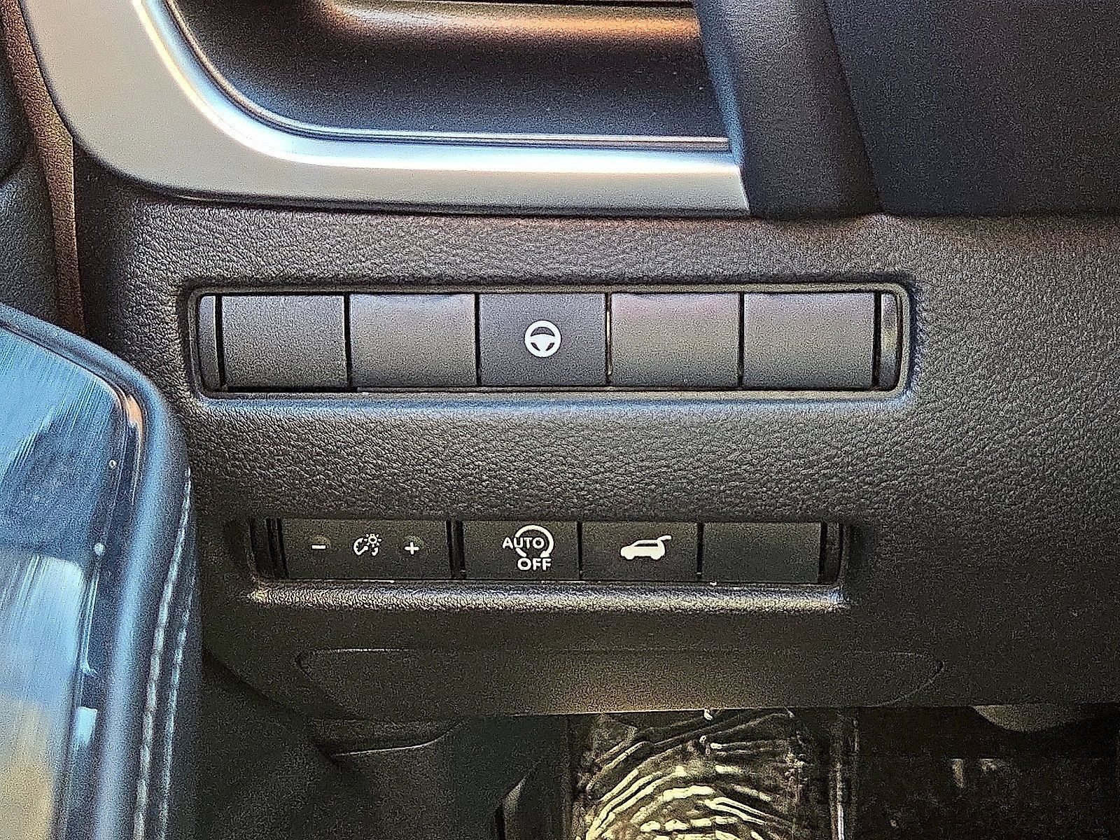 Used 2025 Nissan Rogue SV AWD/4WD image 23