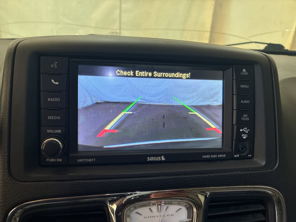 Used 2014 Chrysler Town & Country Touring w/ Driver Convenience Group FWD image 21