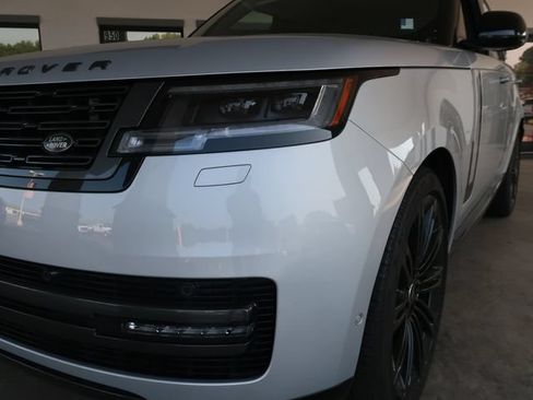 Used 2025 Land Rover Range Rover SE AWD/4WD image 10