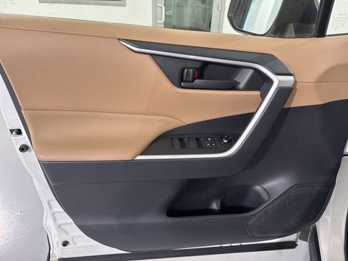 Used 2019 Toyota RAV4 LE FWD image 19