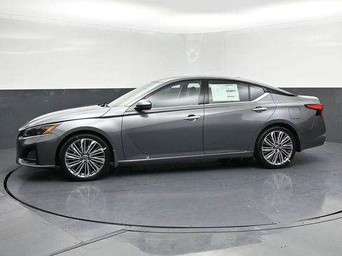 New 2025 Nissan Altima 2.5 SL image 2