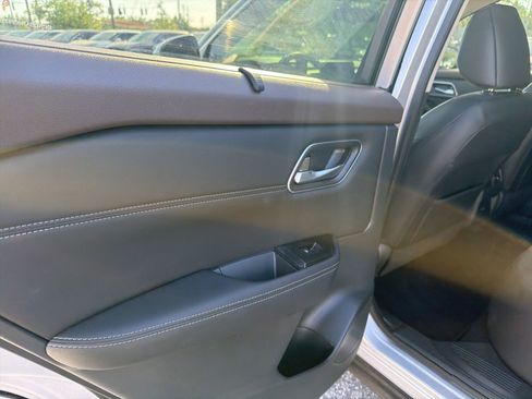 Used 2021 Nissan Rogue SV w/ Premium Package FWD image 18