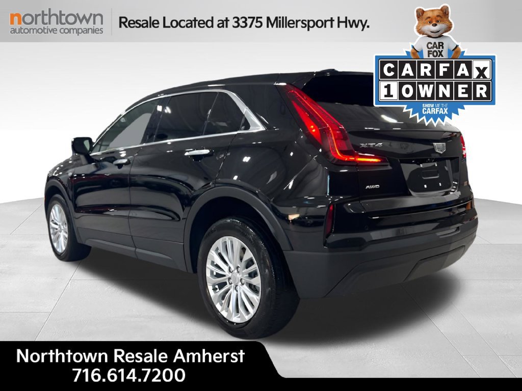 Used 2024 Cadillac XT4 Luxury w/ Cold Weather Package AWD/4WD image 3