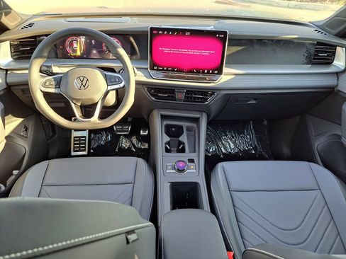 New 2026 Volkswagen Tiguan SE R-Line FWD image 6