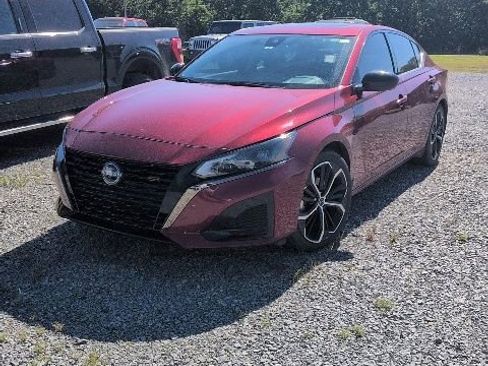 Used 2024 Nissan Altima 2.5 SR w/ SR Premium Package FWD image 1