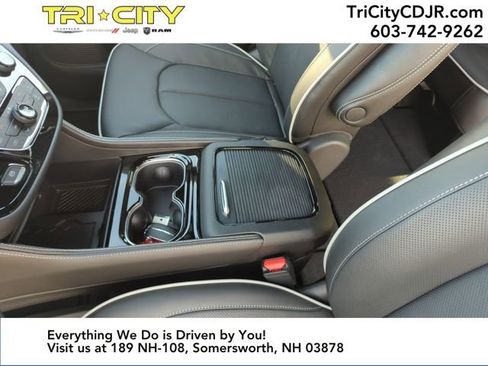New 2026 Chrysler Pacifica Limited w/ S Appearance Package image 42