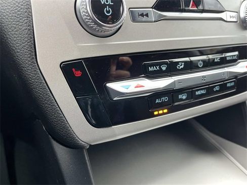 Used 2023 Ford Explorer XLT image 28