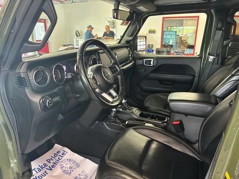 Used 2021 Jeep Gladiator Overland w/ Popular Equipment Package AWD/4WD image 8