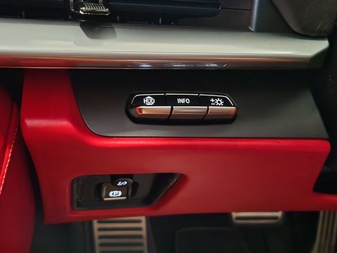 Used 2023 Chevrolet Corvette Stingray Premium Conv w/ Z51 Performance Package RWD image 41