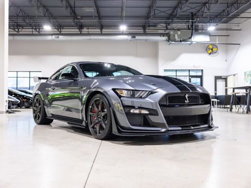 Used 2022 Ford Mustang Shelby GT500 w/ Carbon Fiber Track Pack RWD image 3