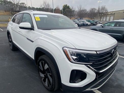 Used 2025 Volkswagen Atlas Cross Sport SE image 1