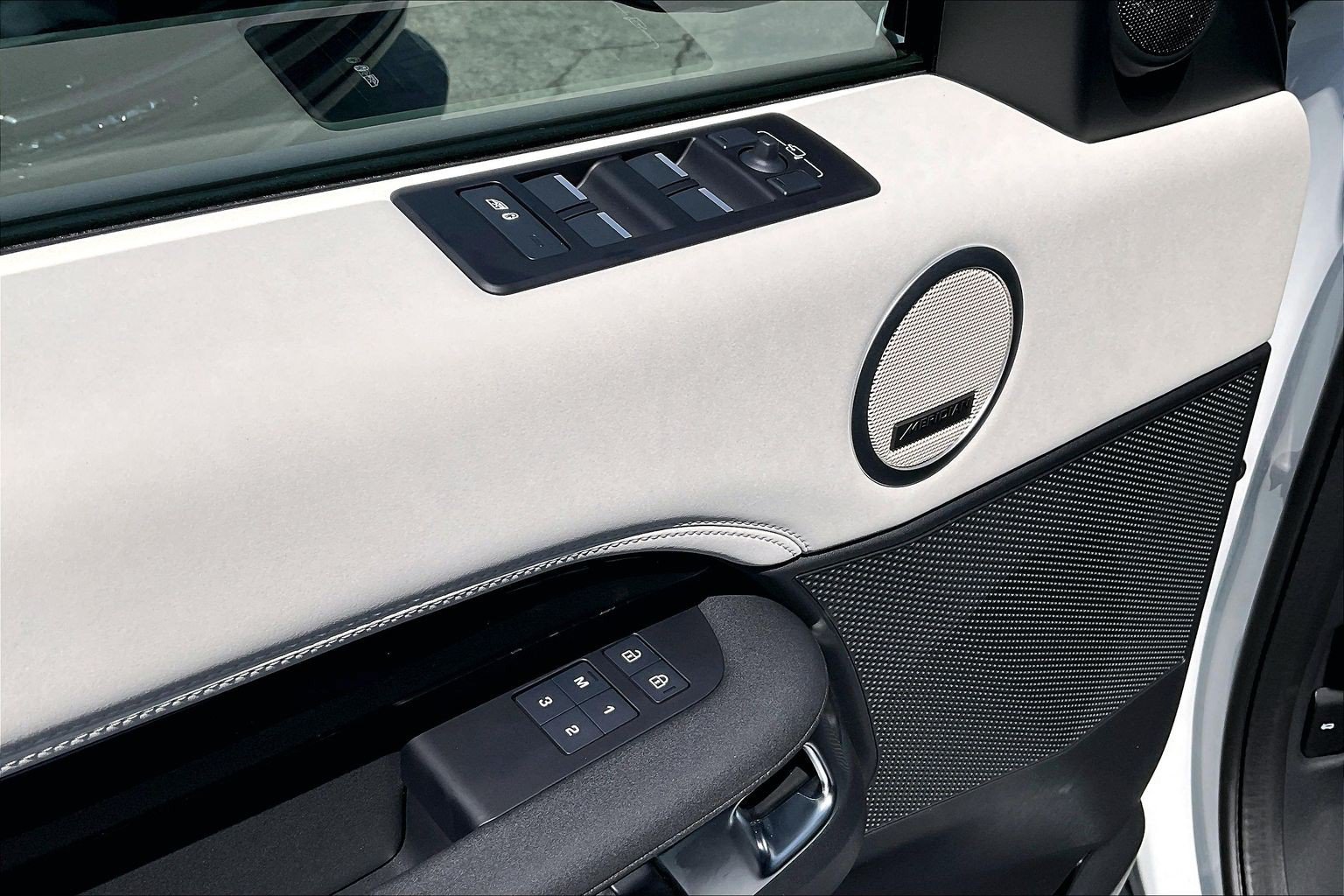 New 2026 Land Rover Discovery S AWD/4WD image 25
