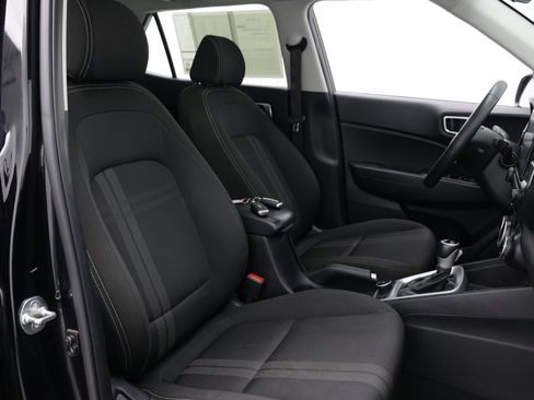 Used 2024 Hyundai Venue SEL FWD image 38