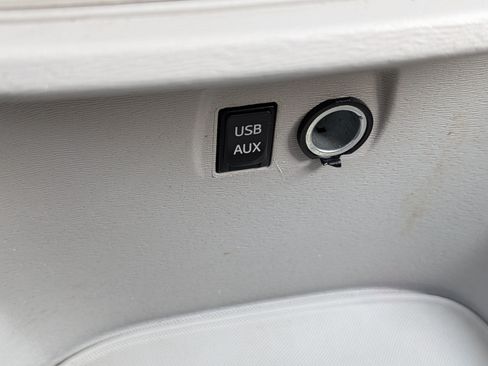 Used 2014 Toyota Sienna LE FWD image 33