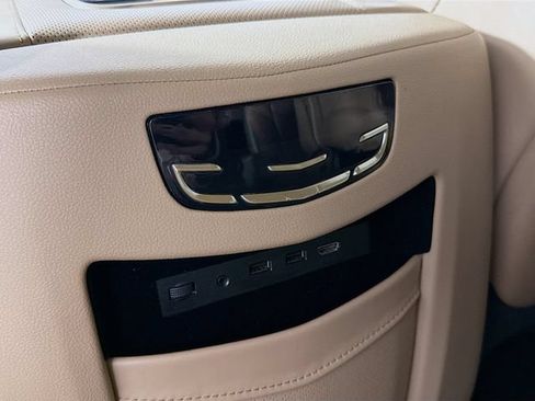 Used 2019 Cadillac Escalade ESV Platinum AWD/4WD image 28
