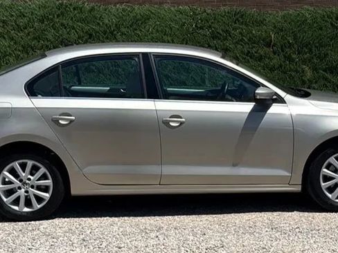 Used 2013 Volkswagen Jetta SE FWD image 5