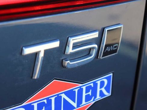 Used 2021 Volvo XC60 T5 Momentum w/ Advanced Package image 12