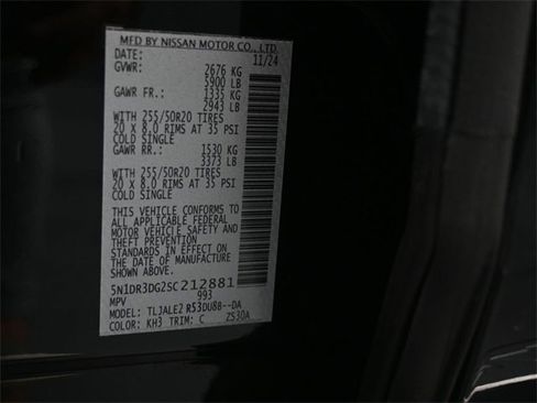 Used 2025 Nissan Pathfinder Platinum w/ Black Appearance Package image 18