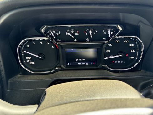 Used 2020 GMC Sierra 1500 Elevation w/ Elevation Value Package AWD/4WD image 9