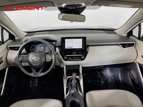 Used 2024 Toyota Corolla Cross L FWD image 11