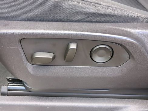 Used 2025 Chevrolet Silverado 1500 LT image 12