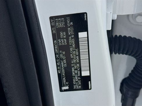 Used 2018 Volvo S90 T6 Inscription w/ Convenience Package image 40