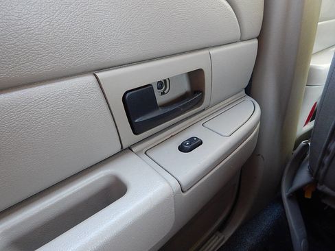 Used 2007 Ford Crown Victoria Police Interceptor image 26