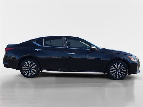 New 2025 Nissan Altima 2.5 SV image 7