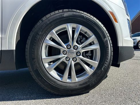 New 2026 Cadillac XT5 Luxury image 12