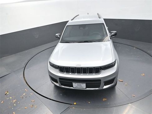 New 2025 Jeep Grand Cherokee L Laredo image 10