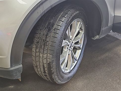 Used 2024 Ford Explorer Limited image 33