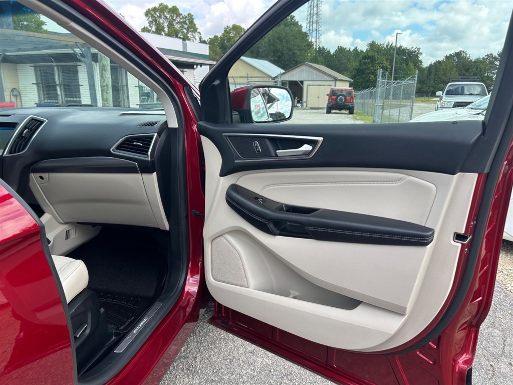 Used 2017 Ford Edge Titanium w/ Equipment Group 301A FWD image 30