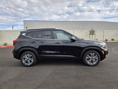 Used 2024 Kia Seltos S image 3