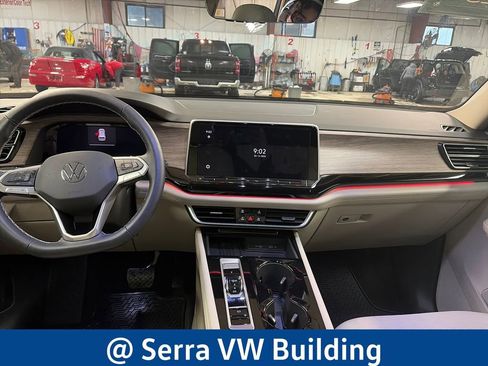 Used 2025 Volkswagen Atlas SEL AWD/4WD image 20