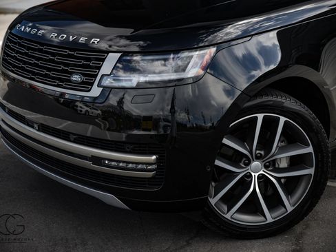 Used 2025 Land Rover Range Rover Long Wheelbase SE AWD/4WD image 4