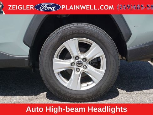 Used 2021 Toyota RAV4 XLE AWD/4WD image 9