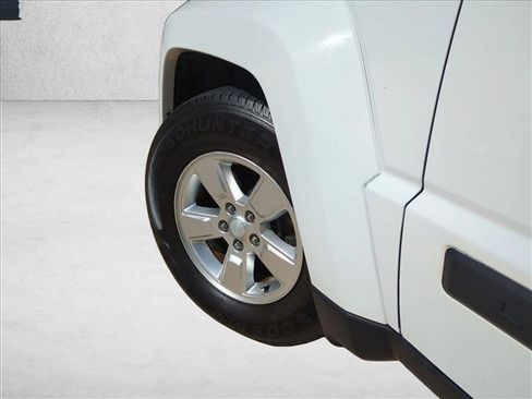 Used 2011 Jeep Liberty Sport AWD/4WD image 7