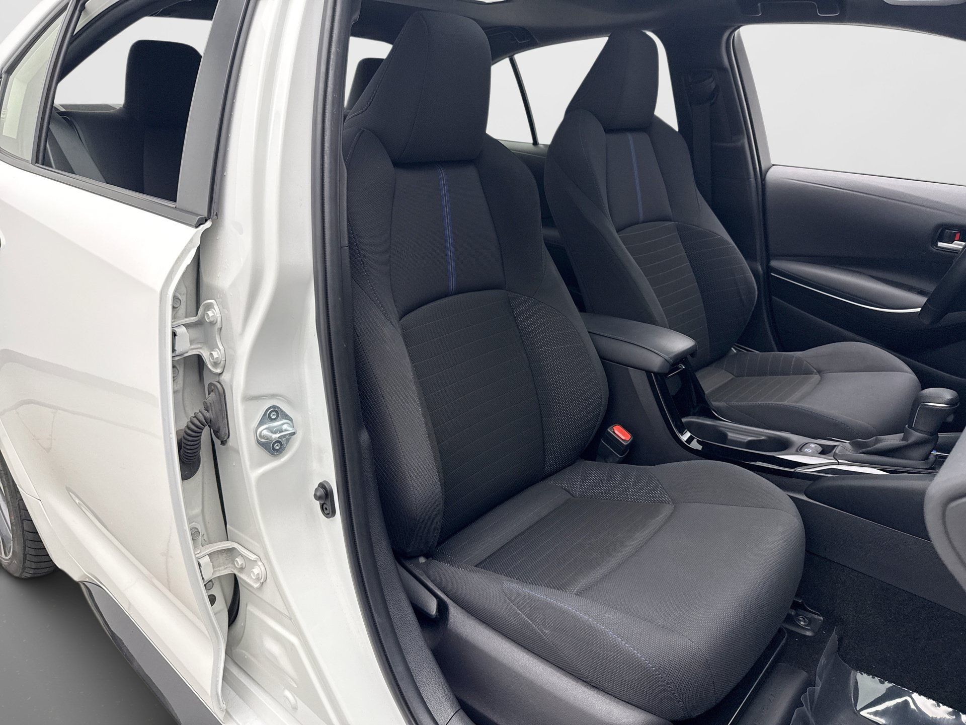 Used 2022 Toyota Corolla SE w/ SE Premium Package FWD image 15