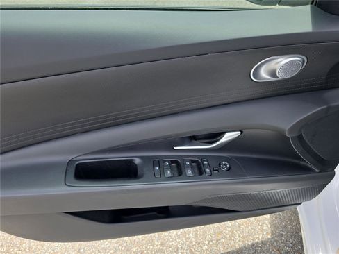 Certified 2025 Hyundai Elantra Blue image 17