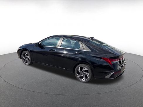 Used 2025 Hyundai Elantra SEL FWD image 10