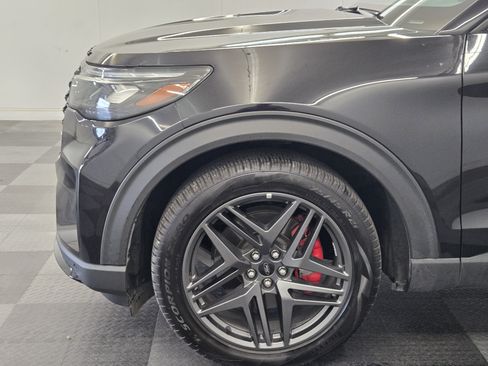Certified 2025 Ford Explorer ST AWD/4WD image 9