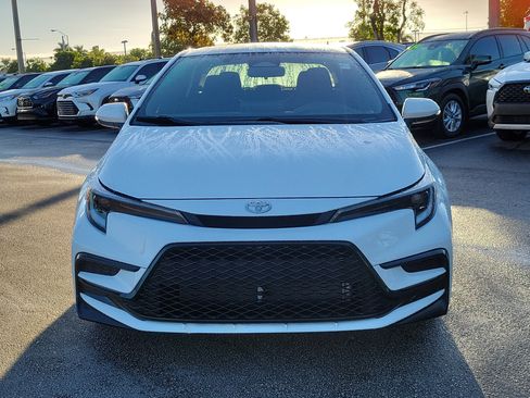 Used 2025 Toyota Corolla SE image 3