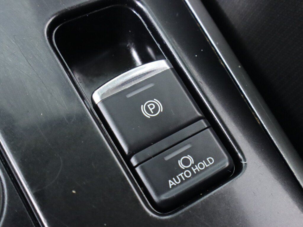 Used 2020 Mitsubishi Outlander ES AWD/4WD image 26