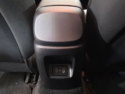 Certified 2025 Hyundai Elantra SE image 12