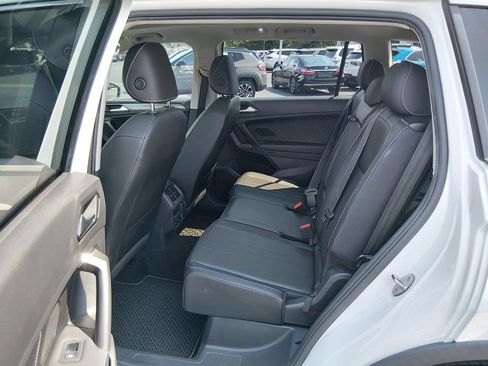 Used 2023 Volkswagen Tiguan SE w/ Panoramic Sunroof Package FWD image 13