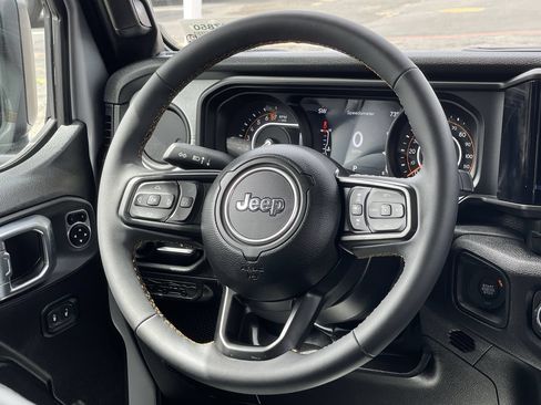 Used 2024 Jeep Gladiator Sport AWD/4WD image 15
