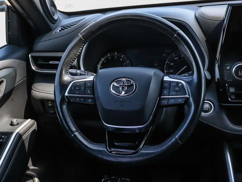 Used 2021 Toyota Highlander XSE FWD image 22