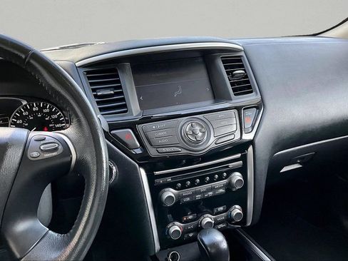 Used 2017 Nissan Pathfinder SV FWD image 10