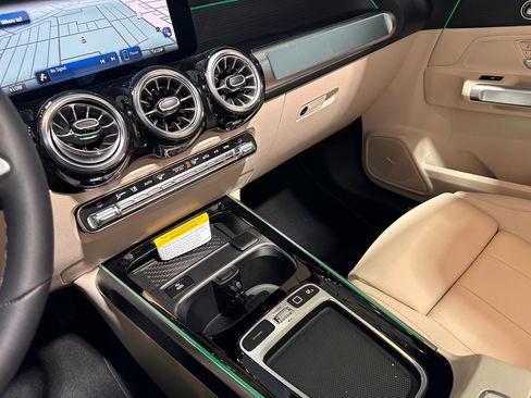 New 2025 Mercedes-Benz GLB 250 4MATIC image 12