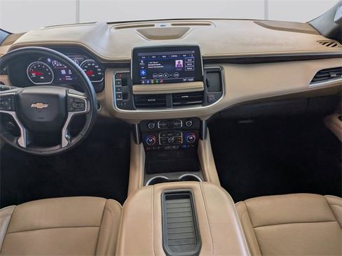 Used 2021 Chevrolet Suburban Premier w/ Premium Package image 18
